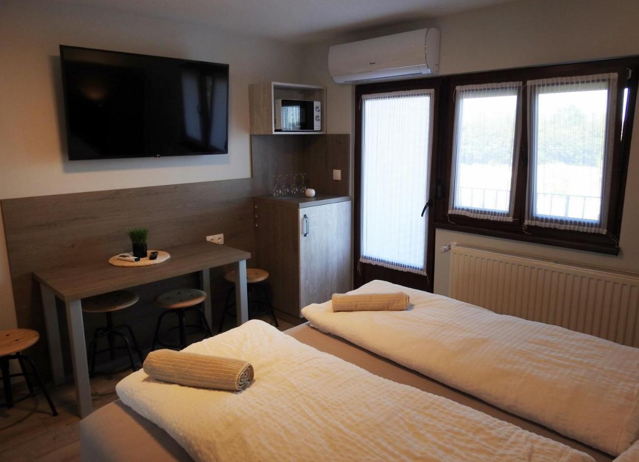 Balatonujlak Kukorica Csarda Apartman 2 المظهر الخارجي الصورة