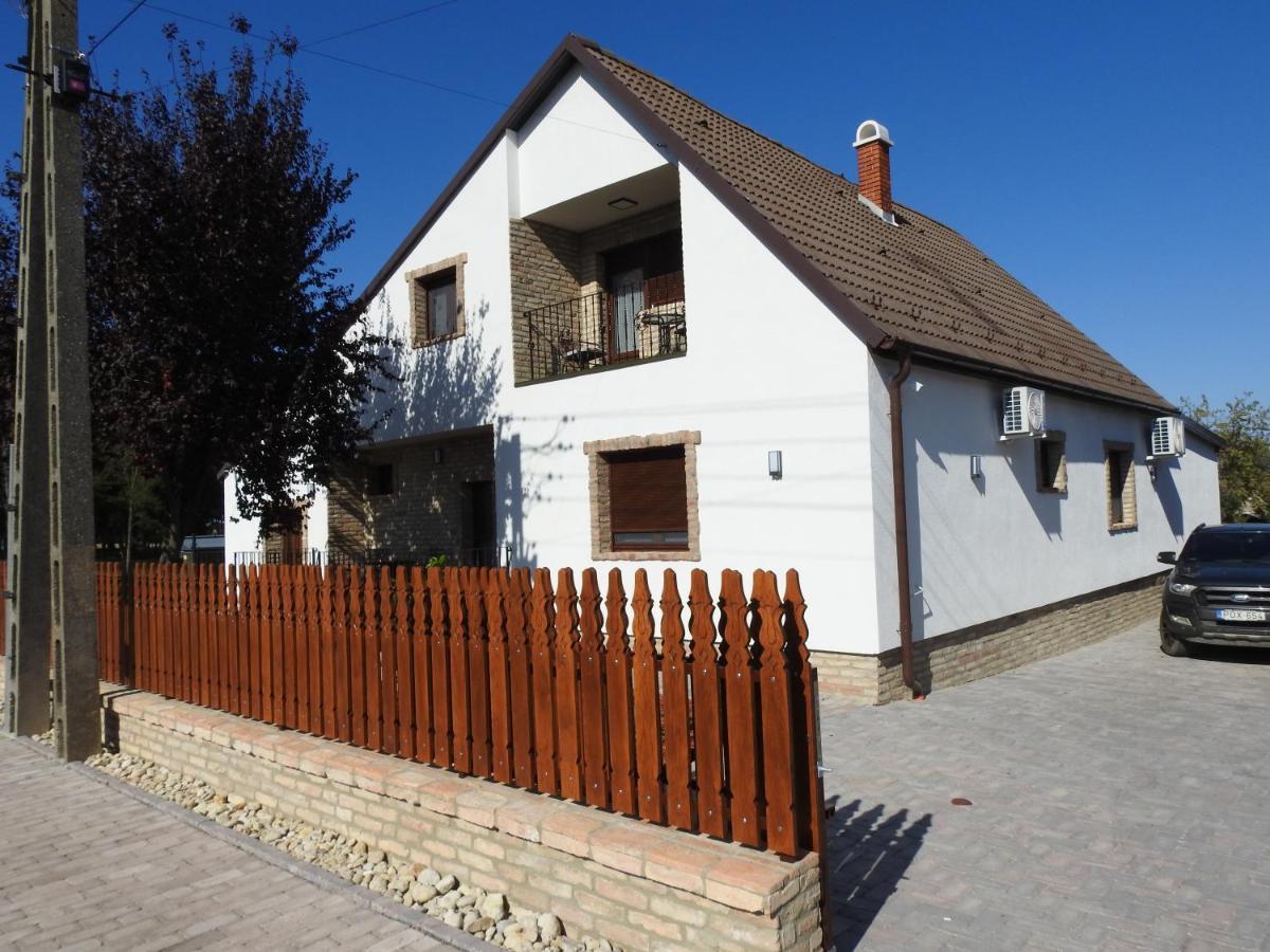 Balatonujlak Kukorica Csarda Apartman 2 المظهر الخارجي الصورة